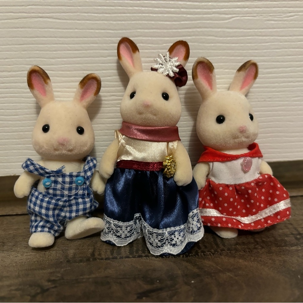 Sylvanian Families Calico Critters Hopscotch Chocolate Family - Picture 1 of 8